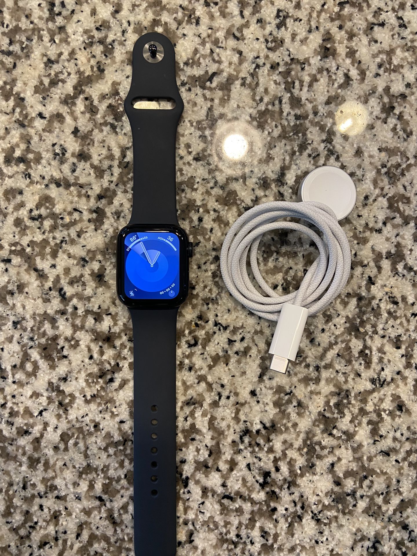NEW Apple Watch Series SE 2nd Generation 40mm Midnight Black With Charger And 1 Year Apple Warranty