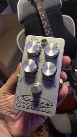 Keeley compressor 4 knobs