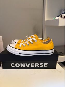 Converse (Yellow)