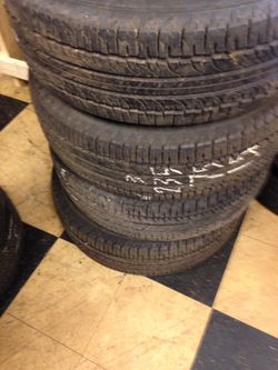Like new 235-75-15