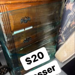 Dresser & amoire ((( $20 ))))
