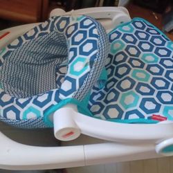 Foldable Baby Seat. Like New
