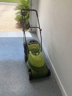 Electric lawn mower