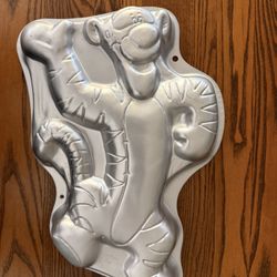 Wilton Tigger Cake Pan Jello Mold  2105-3001 Winnie The Pooh