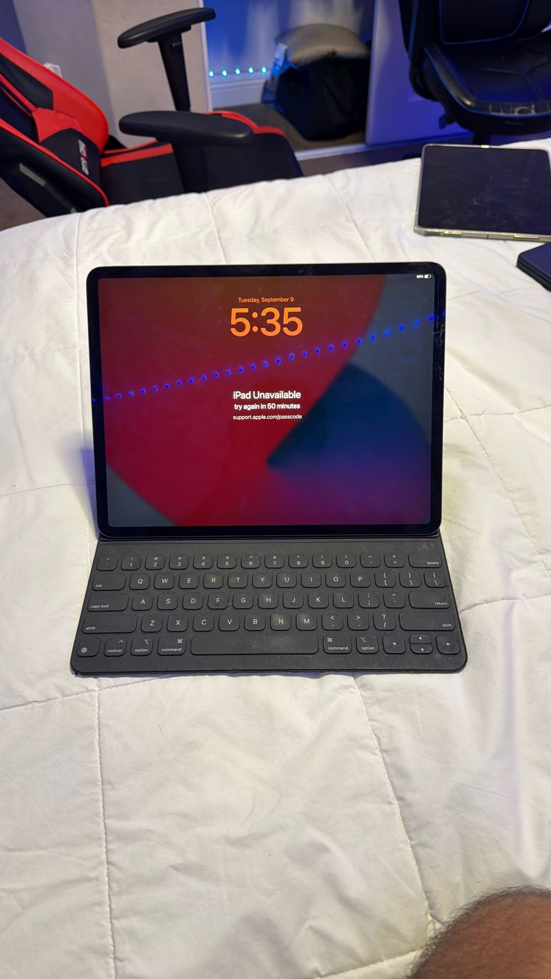 (UNTESTED) iPad Pro 3rd Generation with Keyboard (READ DESCRIPTION)