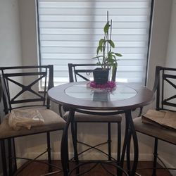 Hightop Table and Chairs 