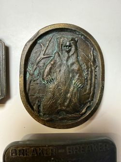 1977 Grizzly Bear Brass Belt Buckle Indiana Metal Craft Company USA