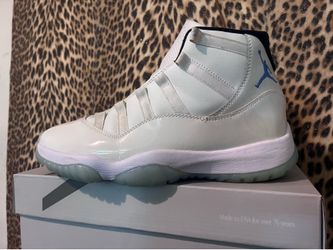 Jordan 11s legend blues 2025 size 9 con 9/10