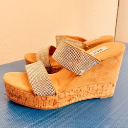 Steve Madden Wedges Size 6