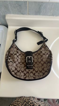 Soho Signature Buckle Hobo putse