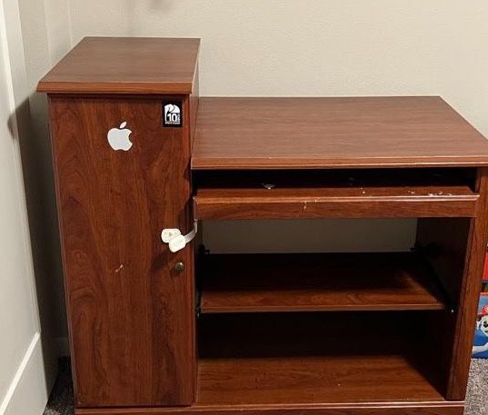 Computer table