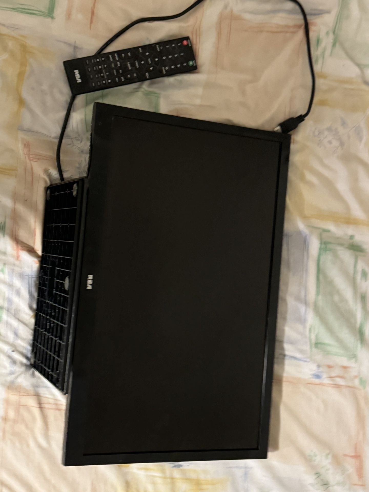 Mini Tv 22" 60 Hz With The Remote