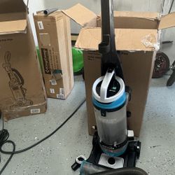 BISSELL CleanView Rewind - 3676: Bagless Upright Vacuum Cleaner, Multi-Surface, Automatic Cord Rewind, 25ft Cord, 13" Path Retail Value $150 + Tax 