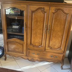 Entertainment center 