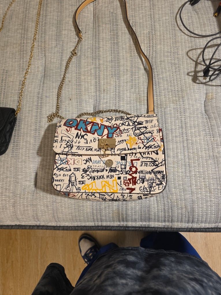 Purse NY Grafitti
