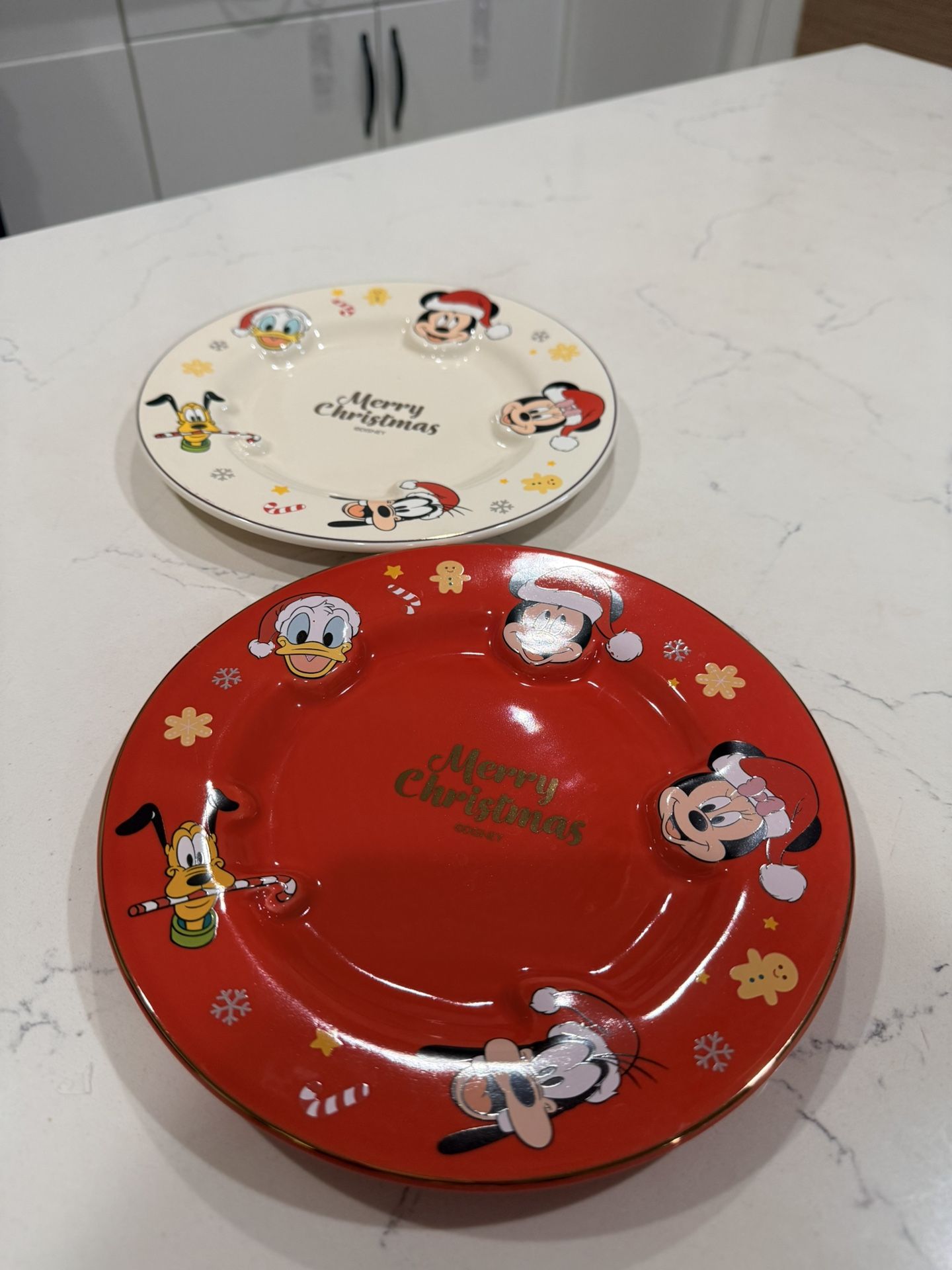 Set of 2 Disney Mickey & Friends Christmas Themed Ceramic Holiday Plates