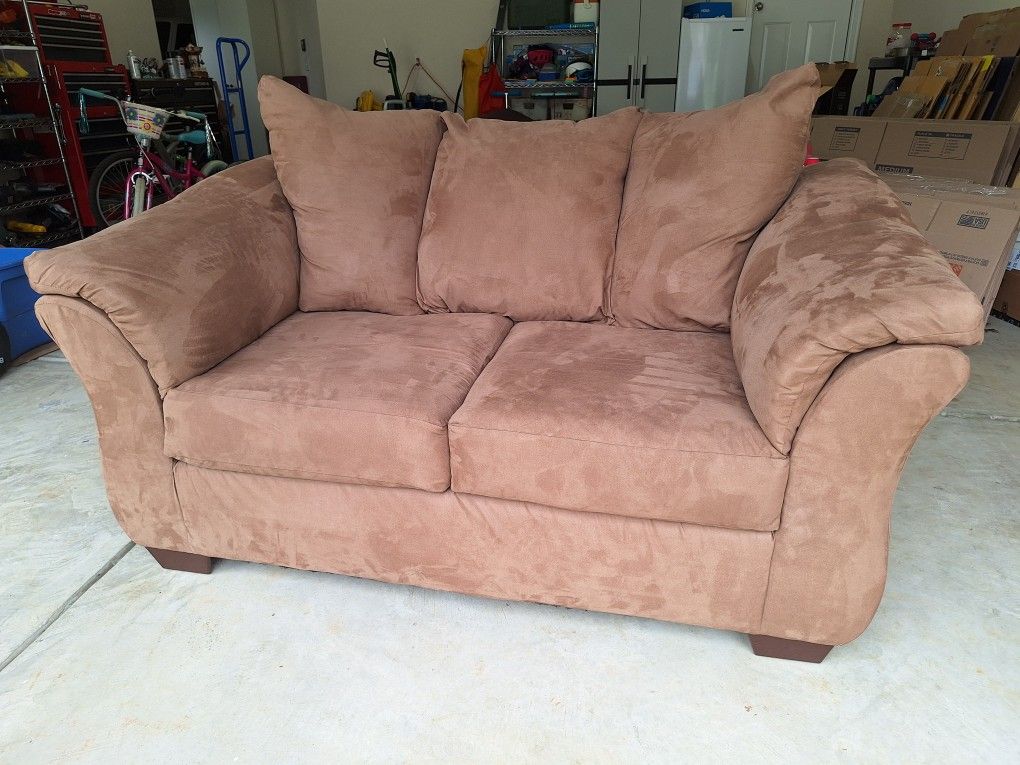 Nice Loveseat / small couch - EUC - Better than IKEA