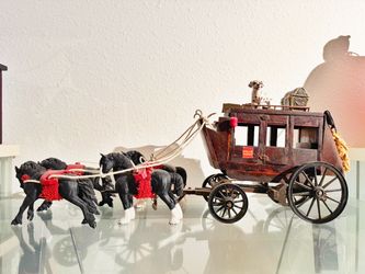 Stagecoach decor 4 horses and dalmatian