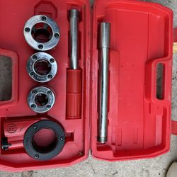 Pipe Threading Tool