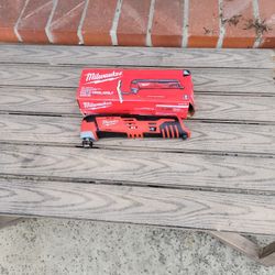 Milwaukee M12 Multi_tool 