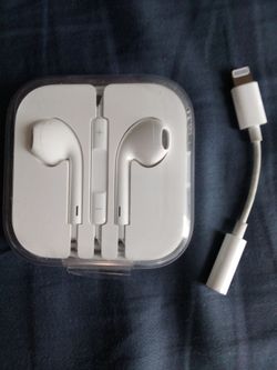 Apple Ear pods and Jack Adapter