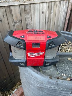 M12 Milwaukee job site radio