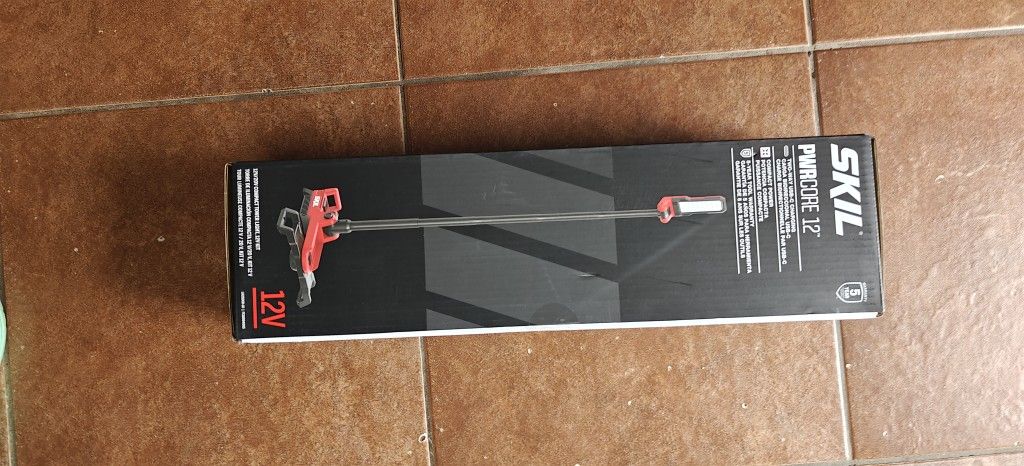 SKIL Compact Tower Light, 12V Kit Including 2.0Ah USB-C Battery and Charger..