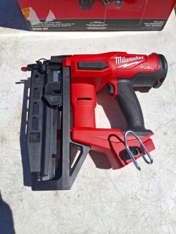 Milwaukee M18 FUEL 16GA  Straight Finish Nailer (tool only)