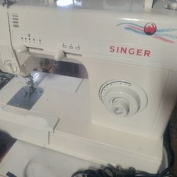Singer Sewing Machine With Different Stitch Patterns 