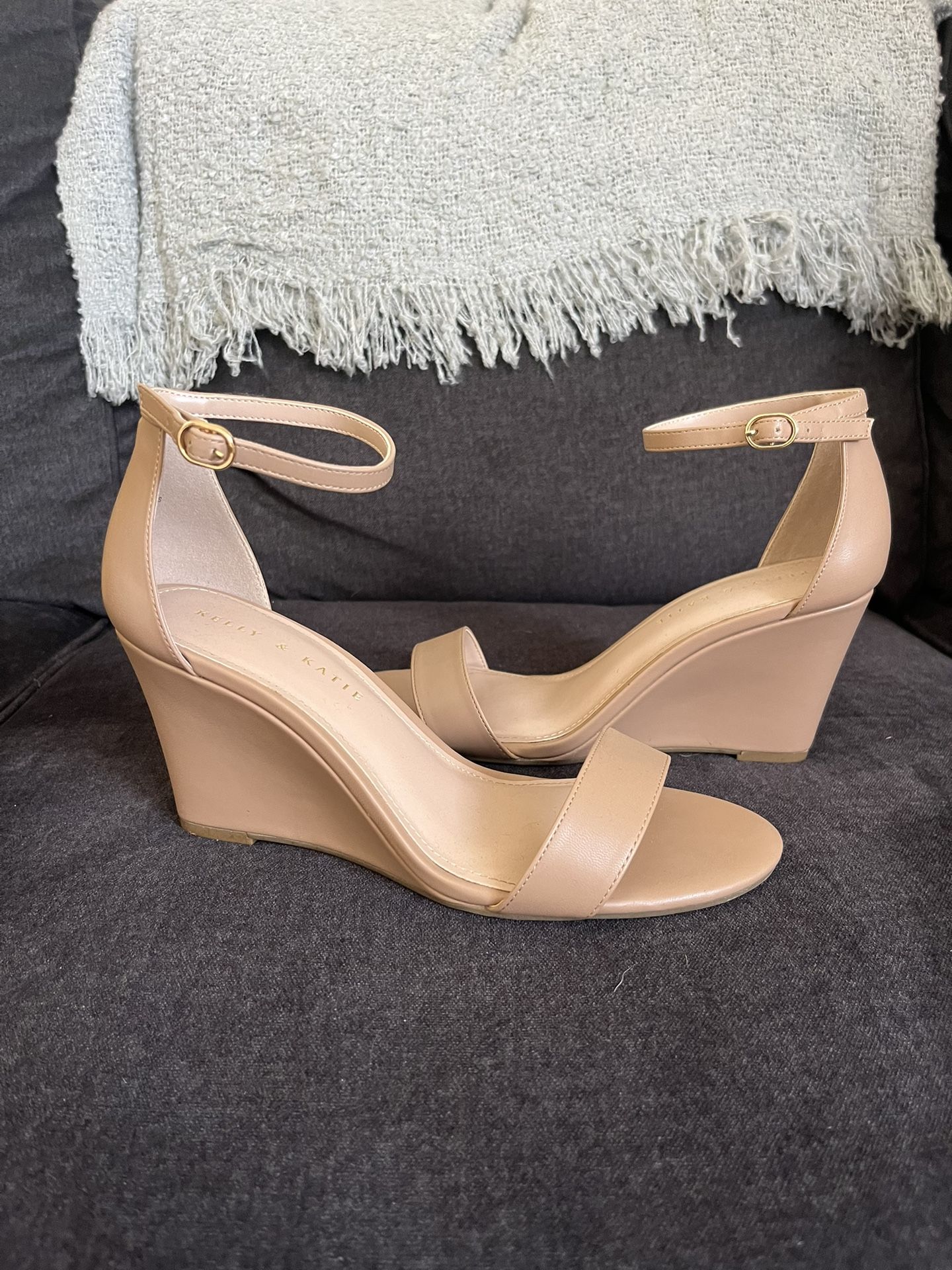 Nude Wedges