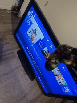 48” HDTV w/Playstation 4 Slim 1tb 2 Controllers