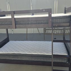 🛏️ Twin Over Twin Bunk Bed (With Mattresses) – Solid Wood