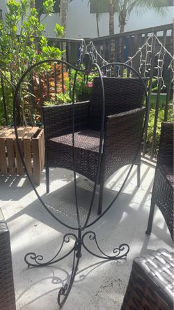 Pot holder / flower holder