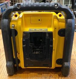 DEWALT Corded/Cordless Compact Worksite Radio