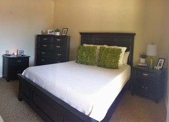 4 piece Queen Bedroom Set - Black Wood