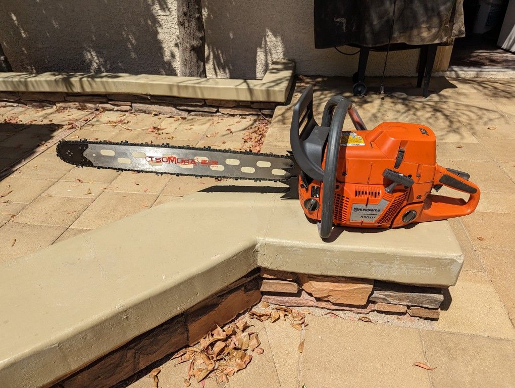 Husqvarna 390 XP Chainsaw