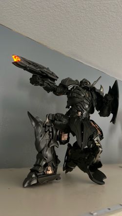 Unique Toys UT R-03 Dragoon and Official MPM-8 Megatron