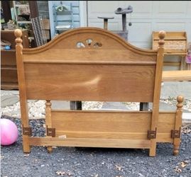 Oak Cannonball Bed Frame 
