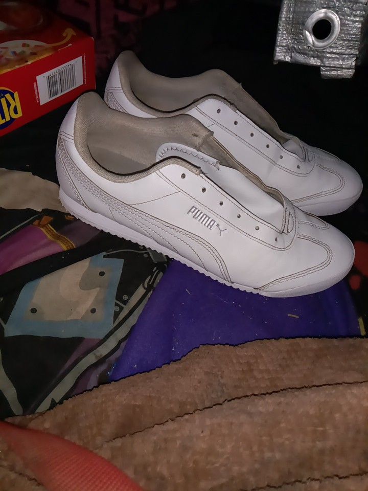$13 For These Puma Romas 7.5 In Mens