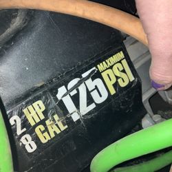 8 Gallon 125 Psi Air Compressor  Oil