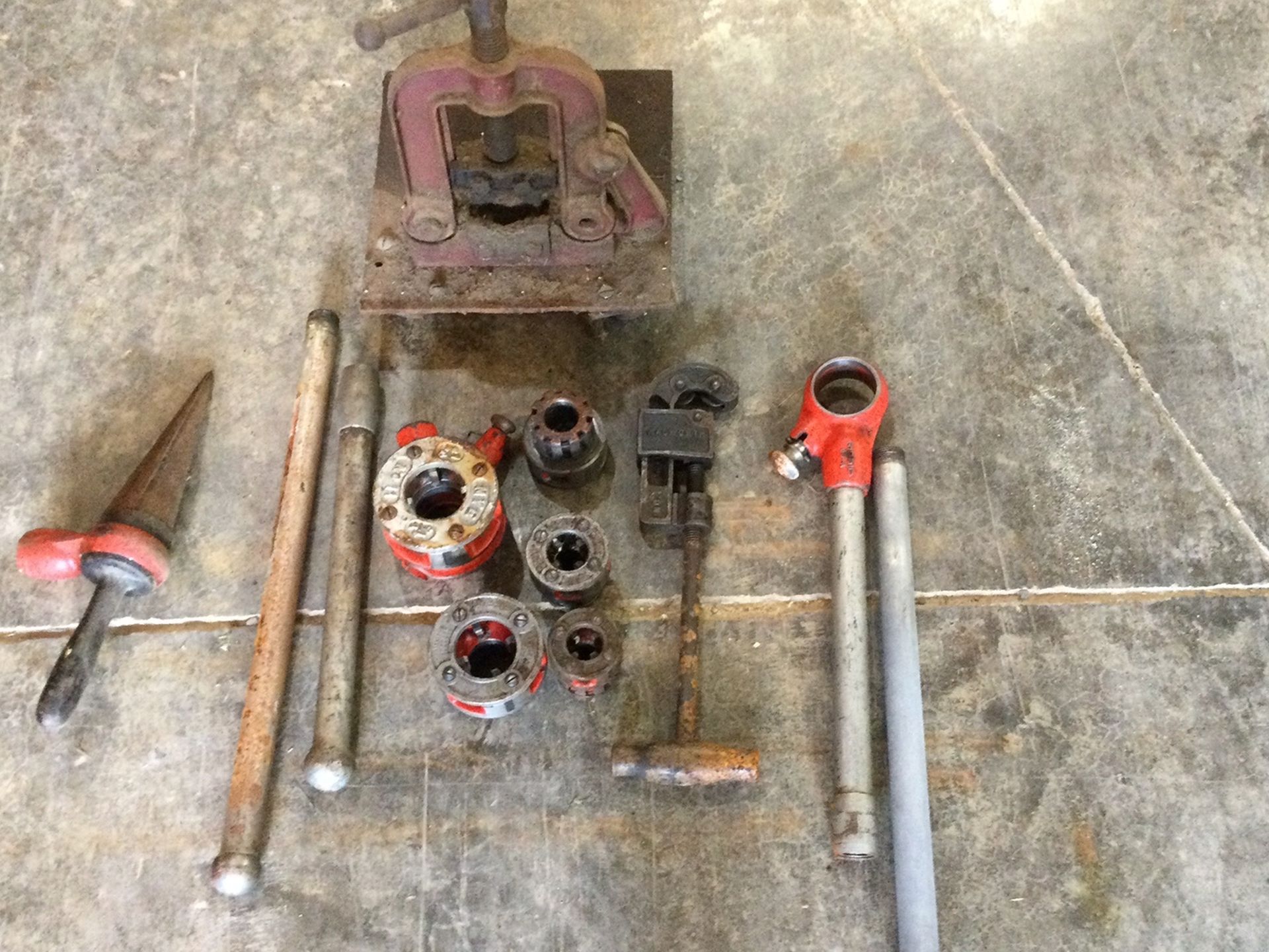 Ridgid Pipe Threader,reamer And Vise.