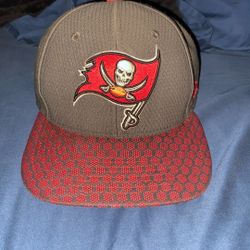  Tampa Bay Buccaneers NFL Snapback Hat – Authentic – Like New