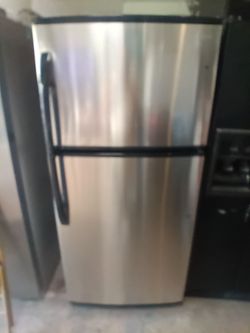 33" Top and bottom refrigerator S/S