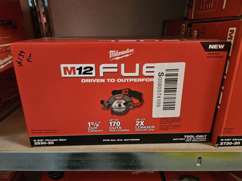 Milwaukee
M12 FUEL 12V Lithium-Ion Brushless 5-3/8 in. Cordless Circular Saw (Tool-Only)