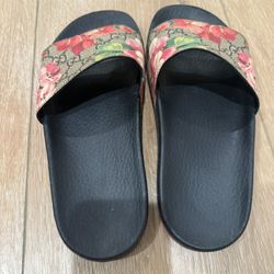 Authentic Gucci Women’s slides Size 38 (8-8.5)