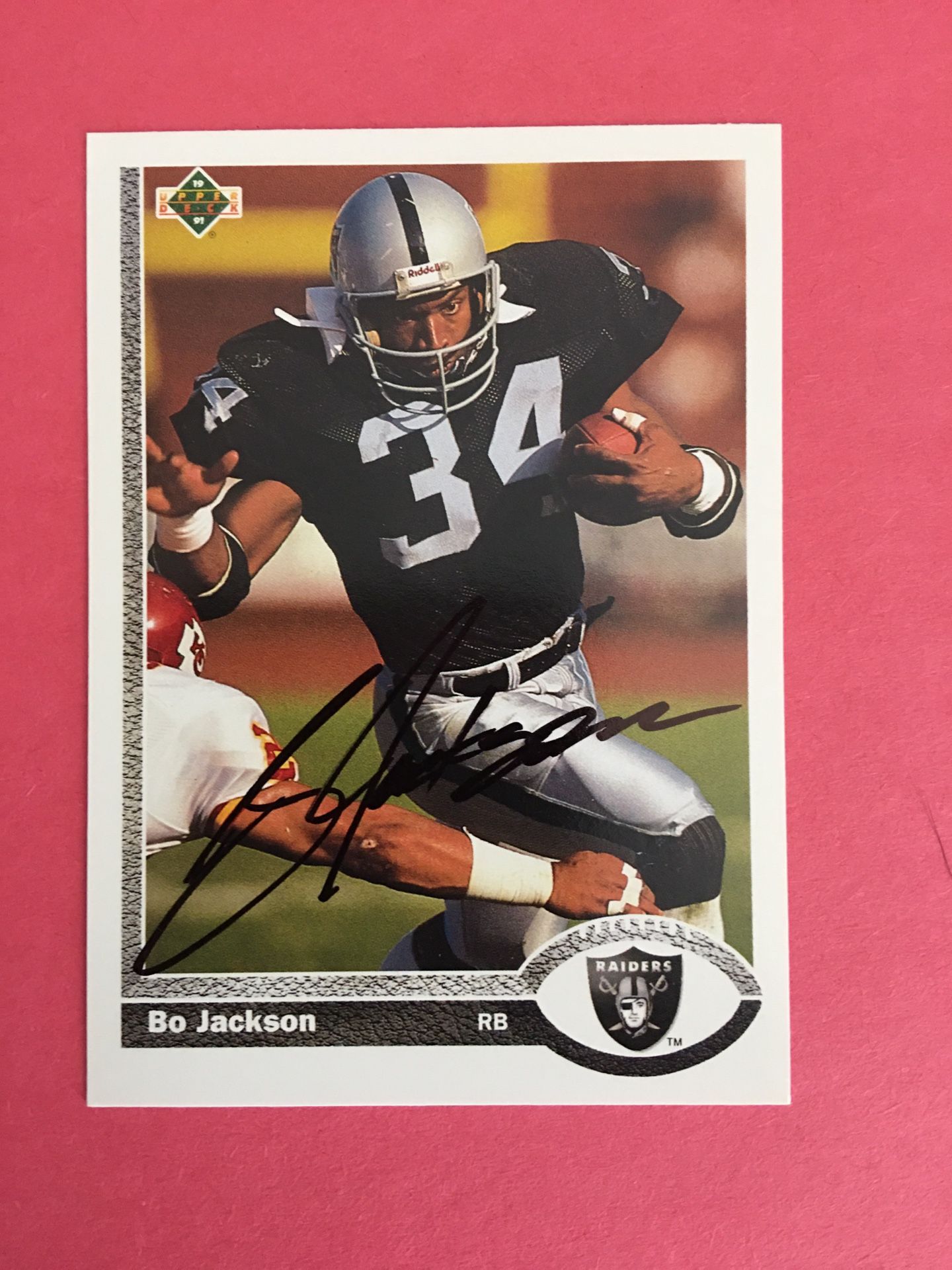 Autograph card signed By Bo Jackson.