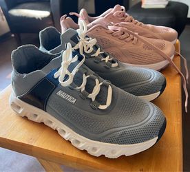 Tenis shoes size 10
