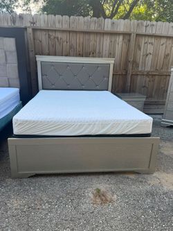 Queen Bed Set