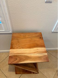 Accent table