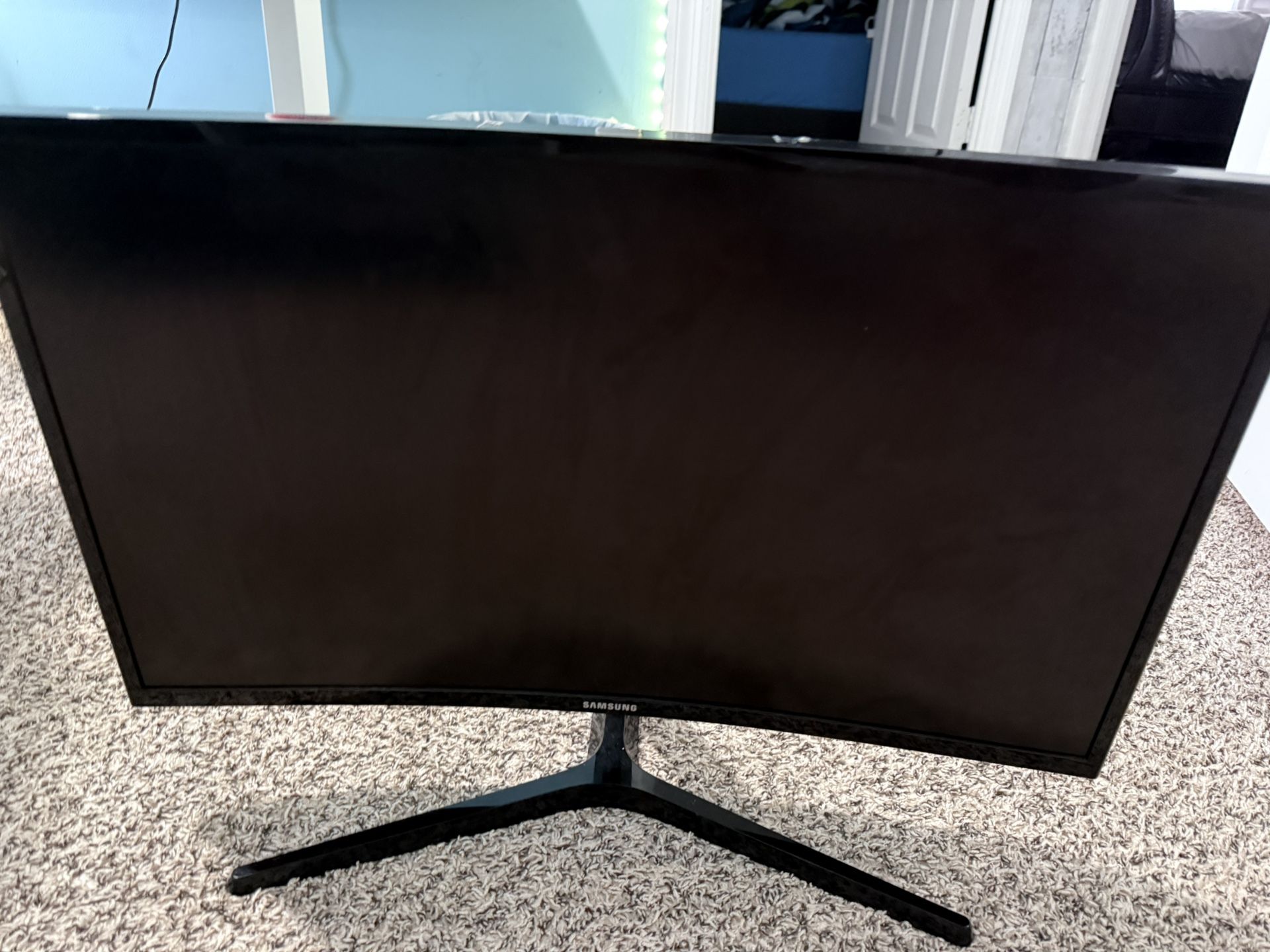 Samsung 27” Curved Monitor (1080p, 60Hz) – Excellent Condition